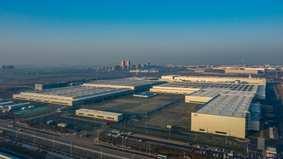 Завод EXEED в Циндао устанавливает отраслевые стандарты благодаря успешной реализации фотоэлектрического проекта